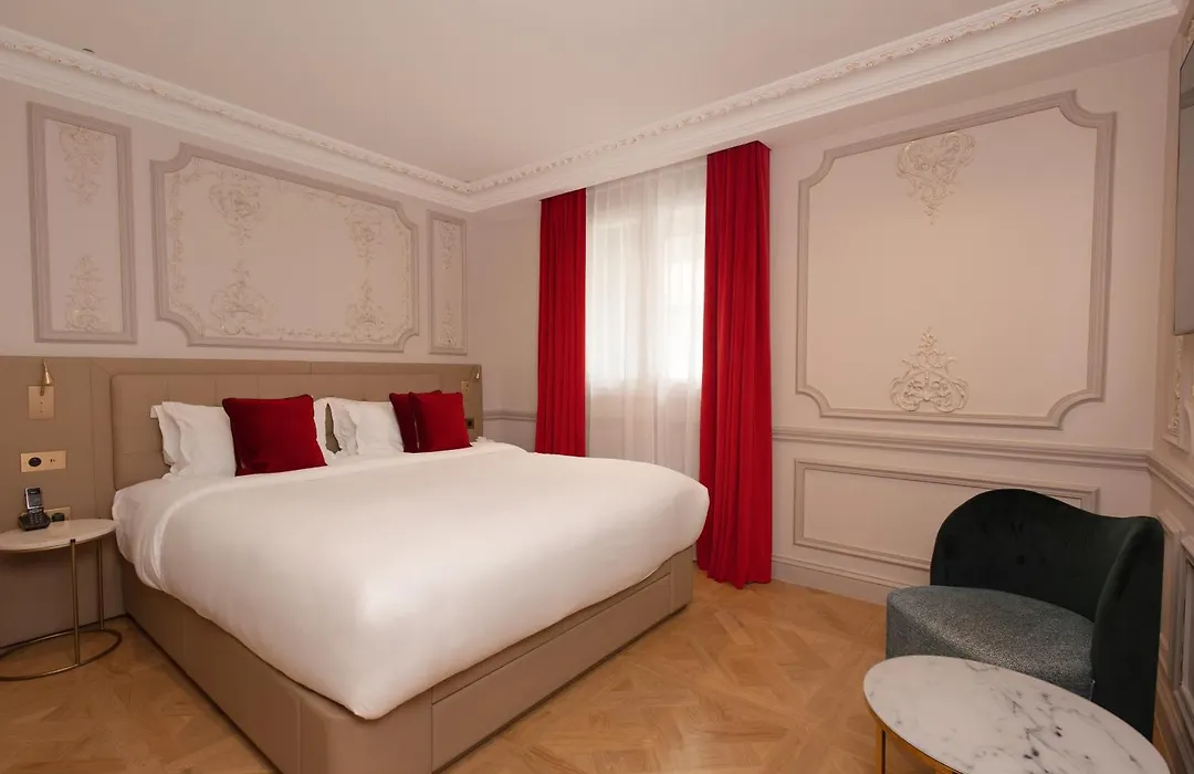 Le Triomphe Paris-1
