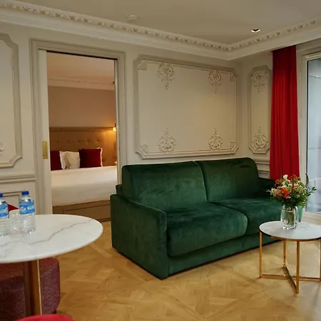 Le Triomphe Paris-3